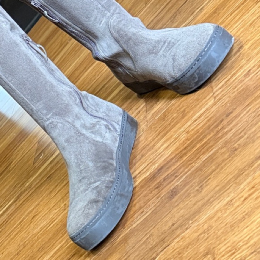 Stuart Weitzman Over-the-Knee Boots in soft brown